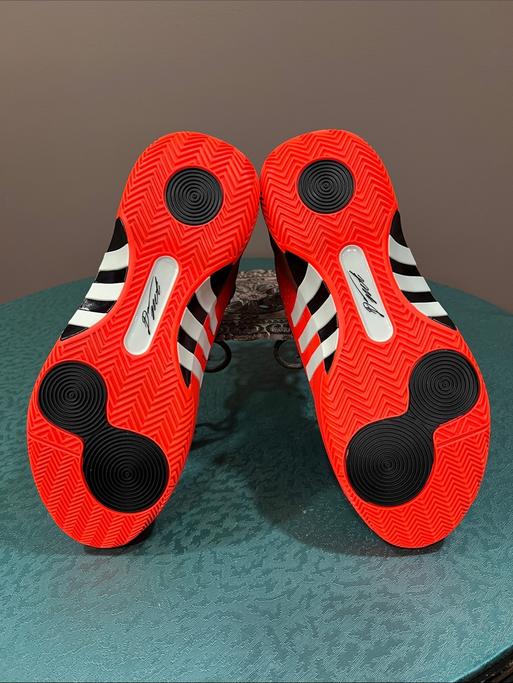 DON Issue 5. Solar red/cloud white/ core black - Picture 4 of 6